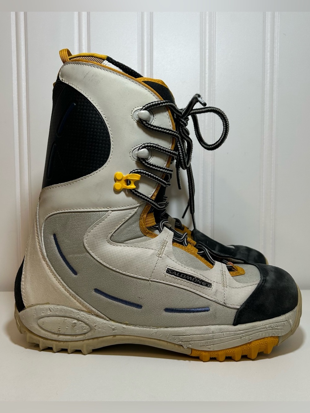Salomon ruby snowboard boots light grey black yellow